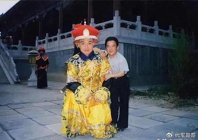 他是中国第一矮星，身高1米28，却娶过4个美女老婆，一个比一个漂亮 - 2