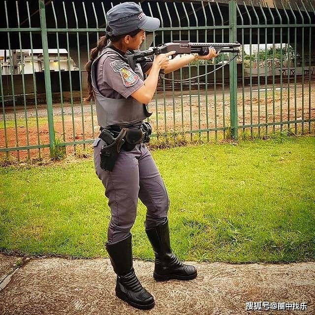 巴西女警官，坚持健身身体壮，说是工作需要 - 3