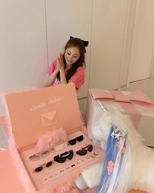 刘在石和吴娜拉晒出Jennie送的礼物，韩网友希望他们节目中能再聚 - 5