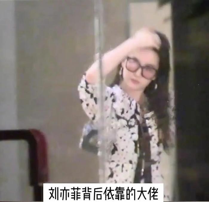 陈金飞与契女刘亦菲罕同框，一路有说有笑，杨采钰出局后资源骤降 - 3