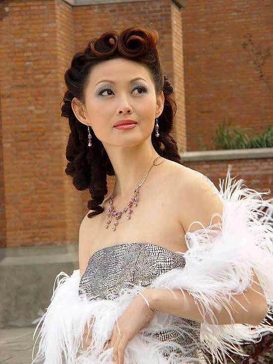她被誉为“最美潘金莲”，曾与潘长江春晚同台，今48岁风韵犹存 - 2
