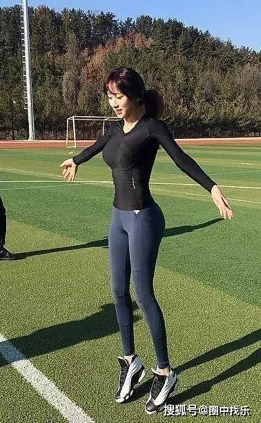 韩国芮呈和，健身让她有着前凸后翘的身材，被称为最美的体育老师 - 3