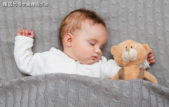 宝宝睡前的两种“小癖好”，让人忍俊不禁，却是天生爱妈妈的表现 - 6
