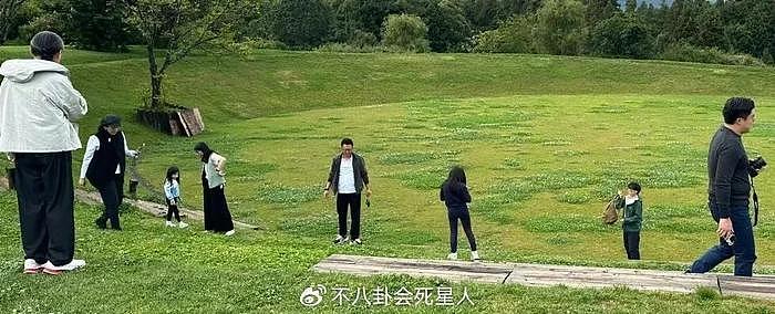 霍震霆朱玲玲疑陪郭晶晶一家旅游，离婚后保持体面，全是为霍启刚 - 1