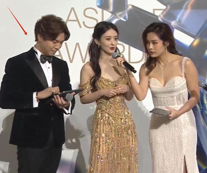 亚洲电影大奖这一夜，赵丽颖尴尬溢出屏幕，穿过季礼服被敷衍对待 - 16