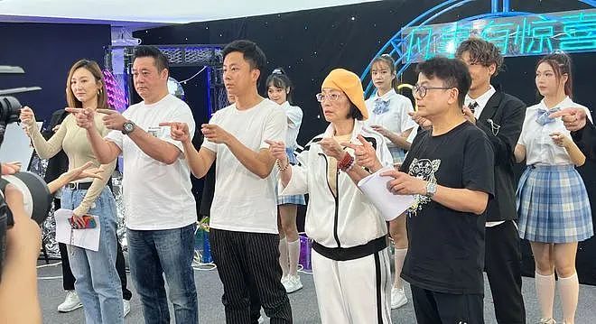 4位TVB演员齐聚广东录综艺，有人已58岁，收入锐减7成被迫北上 - 16