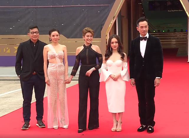 TVB2022年节目巡礼：明星们的打扮有点土，但采访环节是真敢讲 - 9