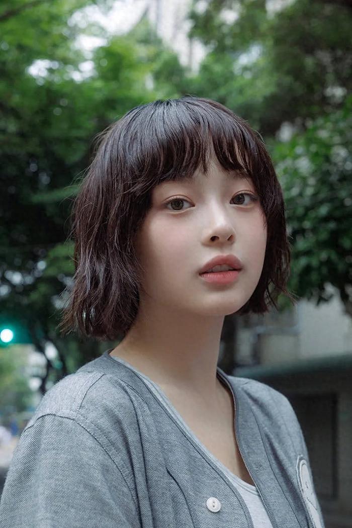 韩女星扎马尾辫，被网友认为掉头发，年龄才20岁，看上去像黄飞鸿 - 1
