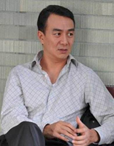 57岁冯光荣被曝给女性发暧昧短信，还同过夜，遭对方丈夫告上法庭 - 4