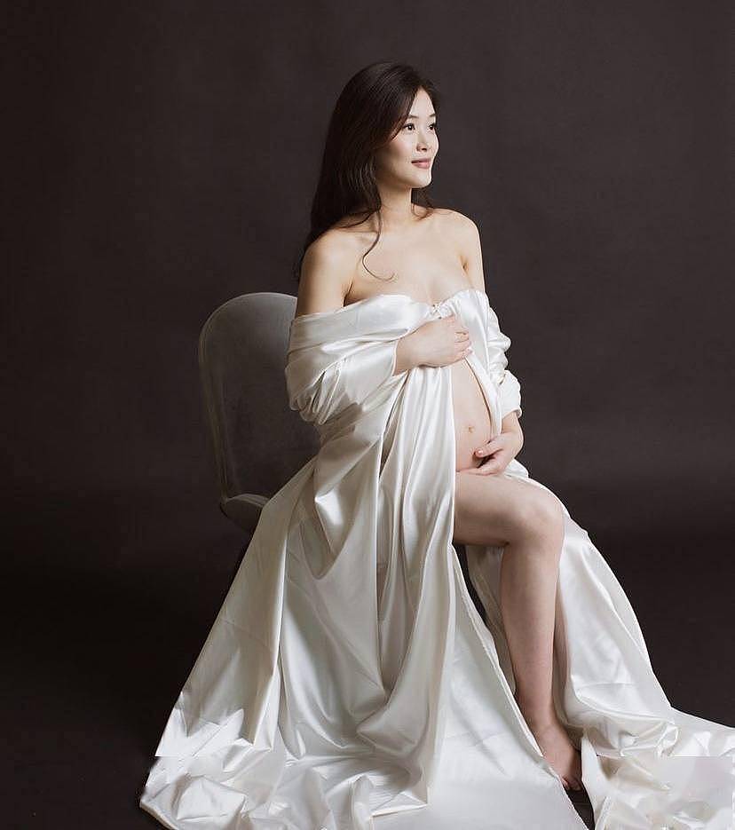 恭喜！香港著名靓模晒唯美艺术照宣布怀孕，被网友大赞最美孕妈 - 2