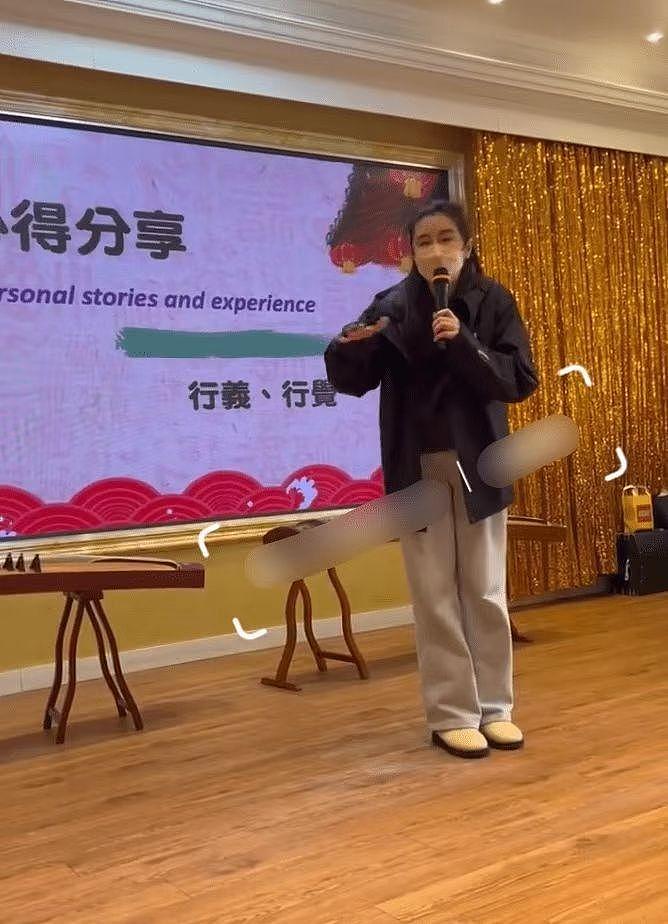 55岁王祖贤国外参加华人聚会，穿着朴素接地气，上台紧张数度哽咽 - 4