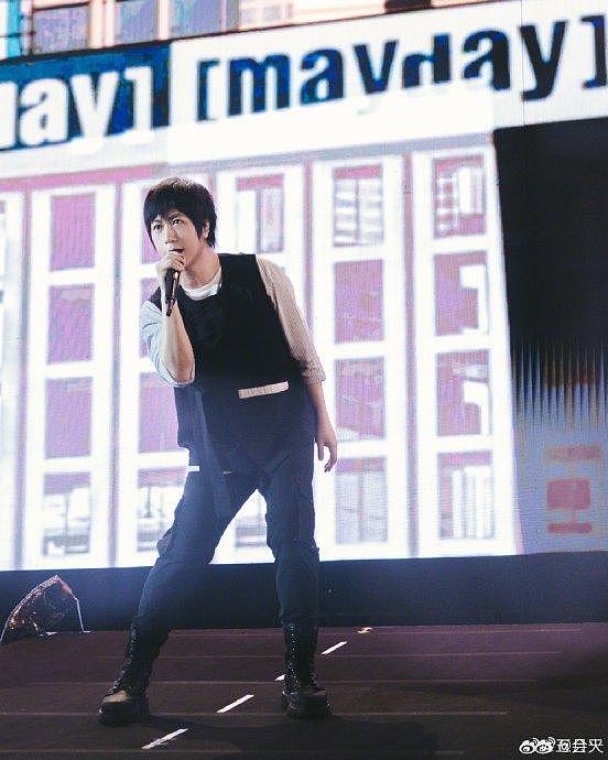 据台媒，五月天和经纪公司相信音乐向403台湾大地震花莲灾区捐款500万… - 3