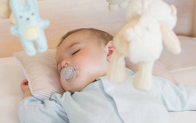 “宝宝累了就自己睡”让家长最为轻松，可这种睡眠方式并不健康 - 6