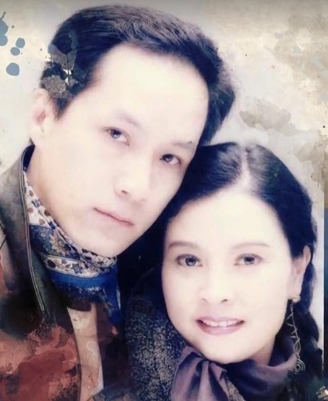 冯远征梁丹妮同框，都化着老年妆看不出8岁年龄差，结婚28年无子 - 4