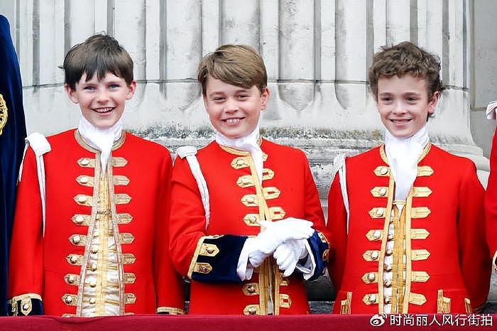 英国罗丝和丈夫风光亮相！12岁儿子给查尔斯提袍，却不用乔治王子 - 18