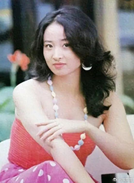 演员于莉：曾是马景涛挚爱，被大佬打掉子宫，至今无人敢娶 - 12
