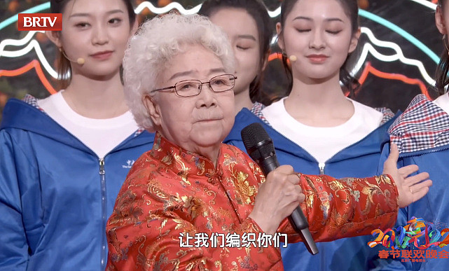 95岁老艺术家田华罕见现身，身体硬朗超年轻，即兴朗诵中气十足 - 8