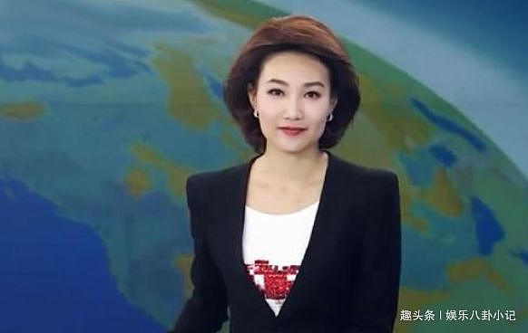 43岁央视美女李梓萌近照，摘下假发年轻十岁，身形似18岁少女 - 2