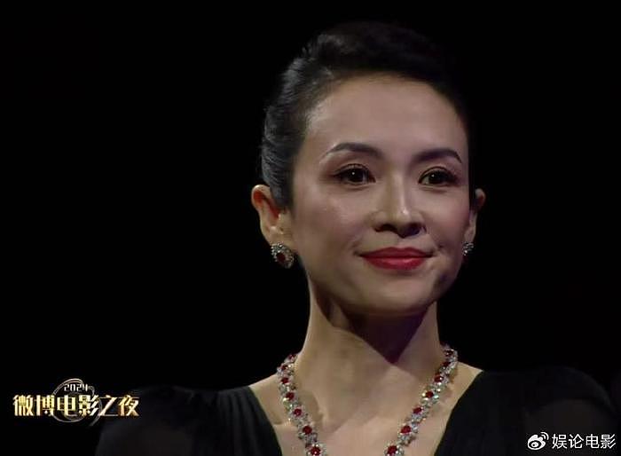 名场面，章子怡获影响力荣誉，发表获奖感言台下嘉宾表示欣赏和尊重 - 10