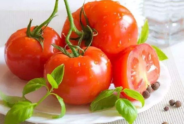 西红柿的“死对头”，两者不能同食，尤其第三种，为健康提醒家人 - 3