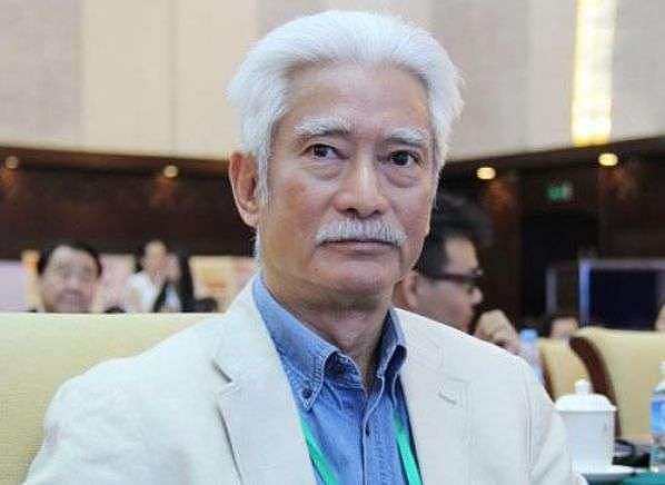 74岁香港老戏骨被曝对不敬业后辈爆粗，曾被誉为“最帅霍元甲” - 12
