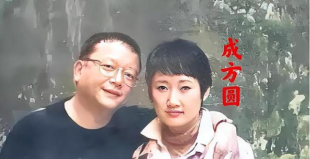 王刚乘豪车携妻儿吃火锅，小20岁老婆素颜朴素，14岁儿子高大壮硕 - 13