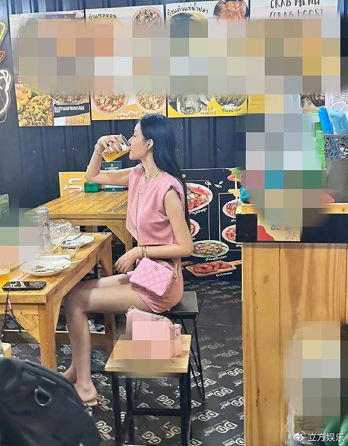 网友泰国夜市偶遇张颖颖 穿粉色套装长腿又细又白 - 3