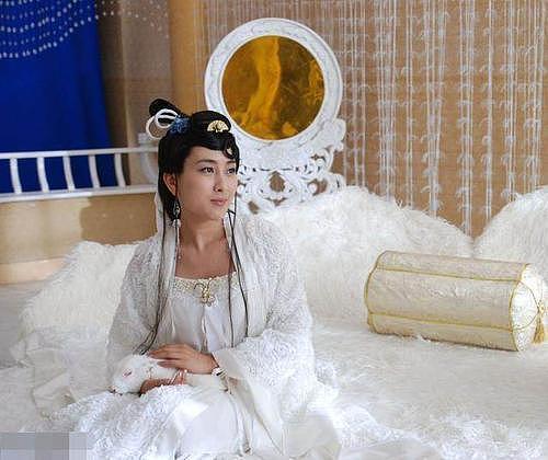 颜丹晨演的嫦娥最美，刘涛饰演的嫦娥像村姑，她饰演的嫦娥最经典 - 8