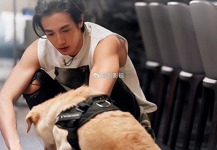 萧亚轩前男友黄皓官宣当爸爸，一只小狗，牵起了他和女邻居的爱情 - 5