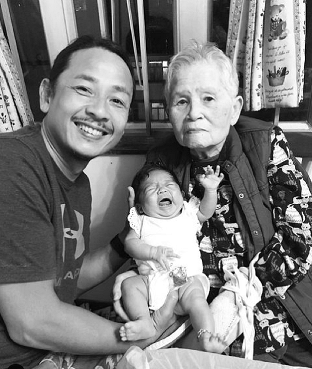 港星黄泽锋95岁母亲新冠去世，生前未打疫苗，母子隔窗见最后一面 - 2