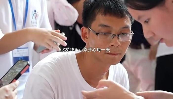 唐尚珺的大学自我介绍：希望同学不要叫他叔，叫他唐哥或珺哥 - 13