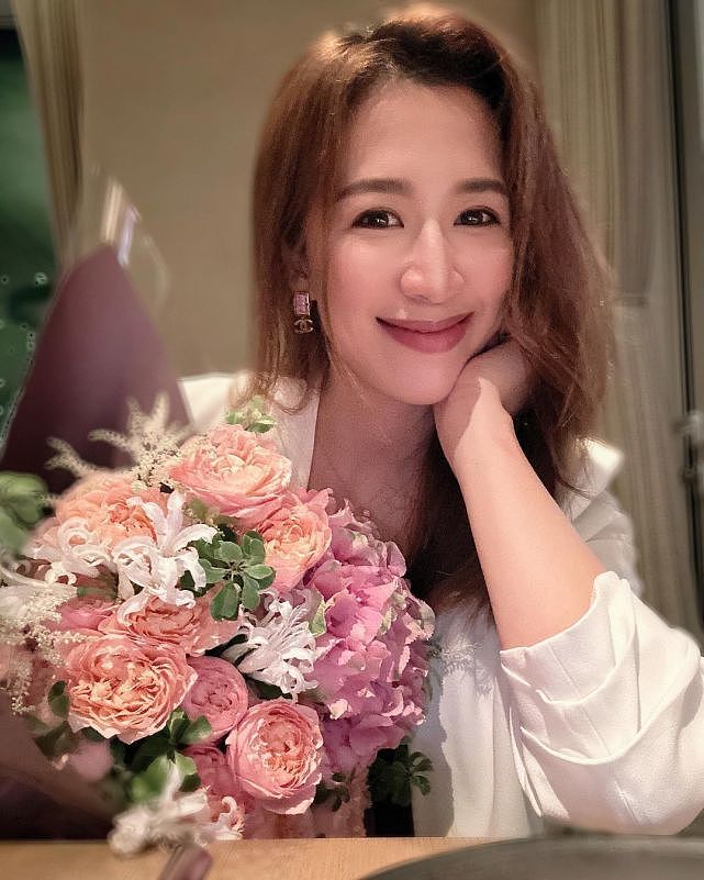 前TVB女艺人岑杏贤与老公二人世界庆祝结婚2周年纪念日 - 3