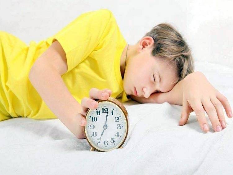 不管多早睡，都别在这个点叫醒孩子，脑发育周期和身高都会受影响 - 3