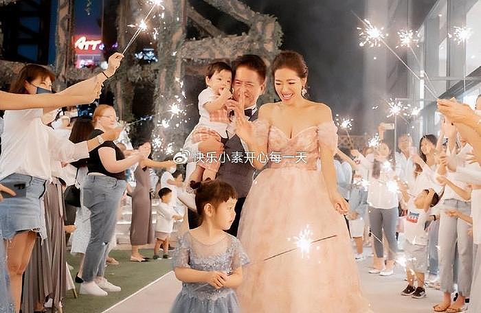 刘伊心传婚变！和64岁老公写离婚协议，3胎女儿刚出生不久 - 12