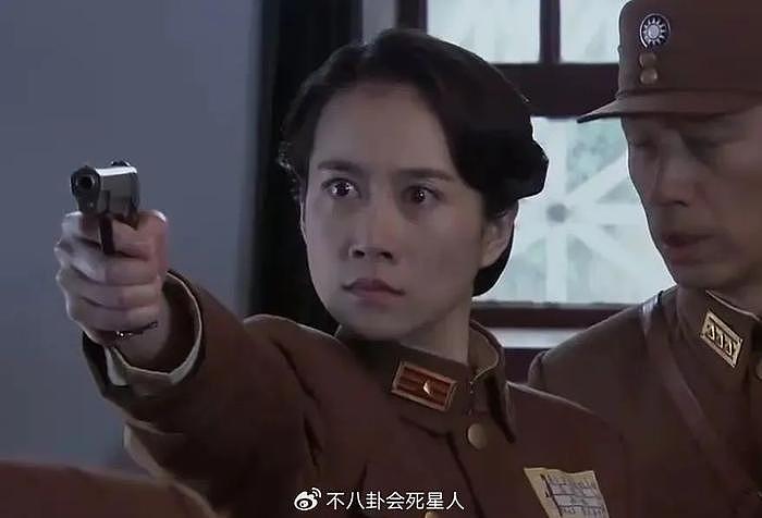 同样演“女军官”，把杨幂和王鸥俞飞鸿放在一起，差别就出来了 - 21