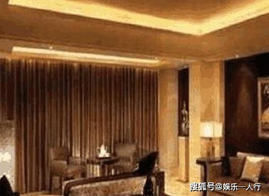 带你看赵本山的豪宅，在海南盖了一座私人别墅，金碧辉煌像宫殿 - 3