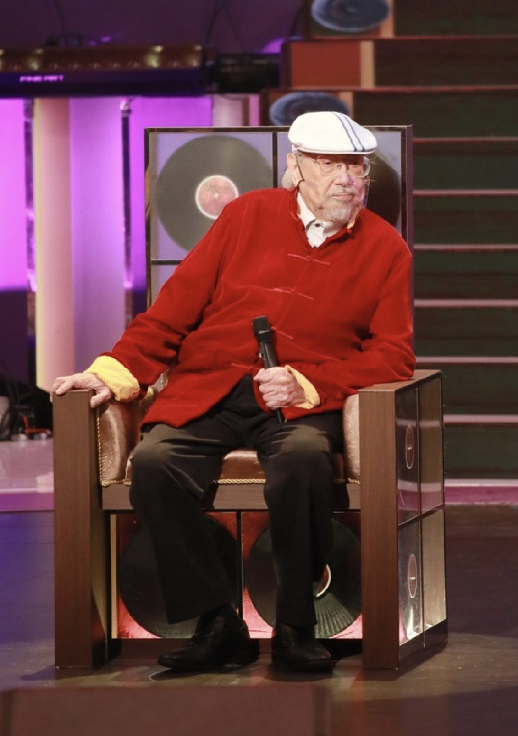 香港乐坛教父离世享年98岁，已是全球最长寿DJ，曾辅助许冠杰成名 - 6