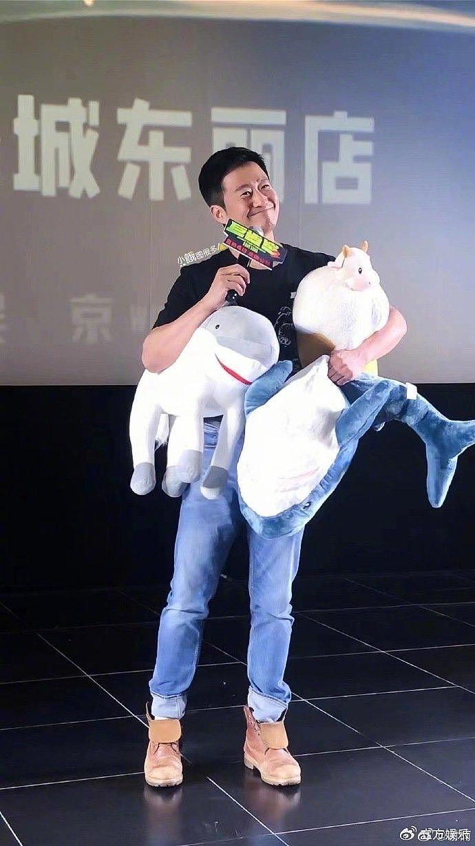 谢楠将主持《巨齿鲨2》首映礼 让吴京“好好回答问题” - 2