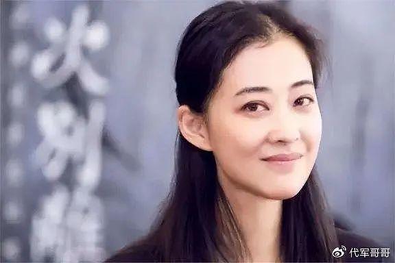 她是最“傻”女演员，闪婚2次倒贴全部身家，如今逆袭成百亿富豪 - 14