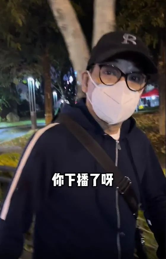 TVB戏骨李国麟福州做核酸，工作人员激动怼脸拍，网友：没礼貌 - 1