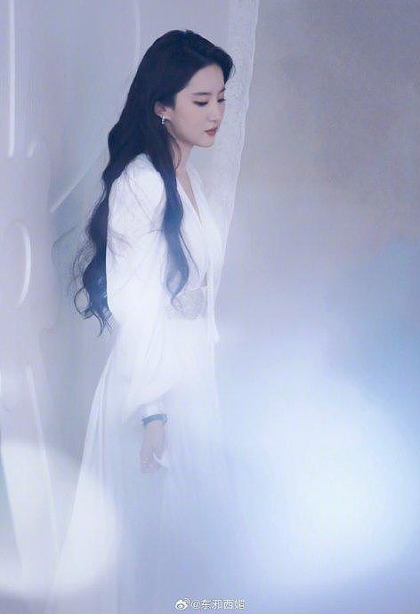 新年晒照的刘亦菲好仙看看穿白裙的天仙 - 2