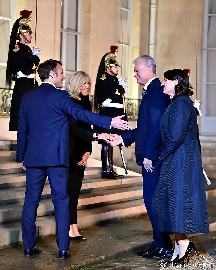 布丽吉特欢迎立陶宛总统夫妇！踩10公分高跟鞋，布老师美腿太绝了 - 3