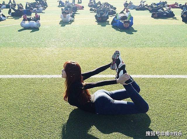 韩国芮呈和，健身让她有着前凸后翘的身材，被称为最美的体育老师 - 4