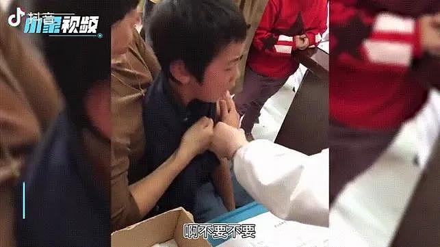 人类幼崽打针图鉴，网友：承包了我一年的笑点，哈哈哈哈哈 - 38