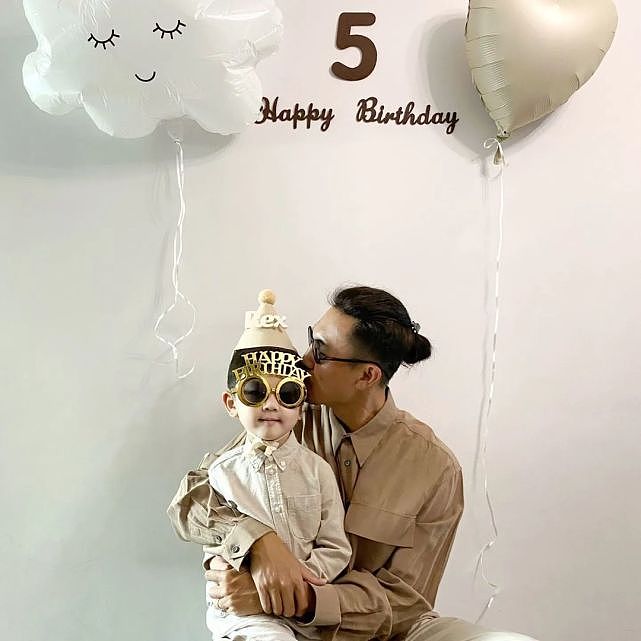 TVB视帝谭俊彦一家为儿子庆祝5岁生日 一家四口拍开心搞笑全家福 - 3