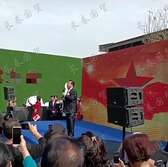 82岁著名歌唱家李双江现身商演，舞台简陋寒酸仍卖力捞金 - 1
