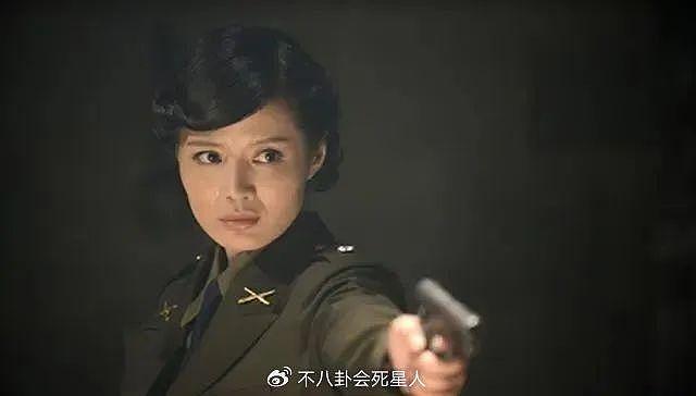 同样演“女军官”，把杨幂和王鸥俞飞鸿放在一起，差别就出来了 - 20