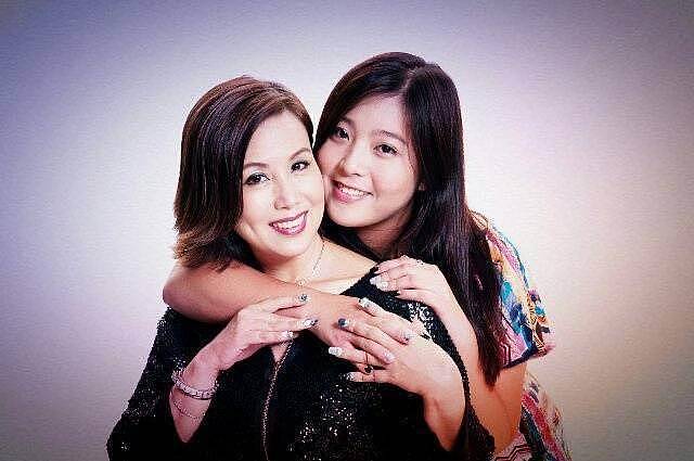 恭喜！TVB老戏骨文雪儿两个女儿先后宣布结婚，渴望抱孙子当外婆 - 9