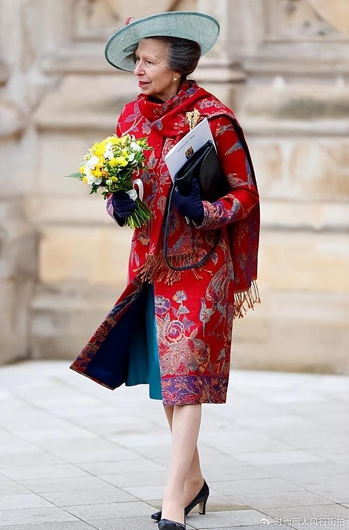 73岁英国长公主被迫当劳模！一袭红衣裹身好明媚，7天竟然营业8次 - 15
