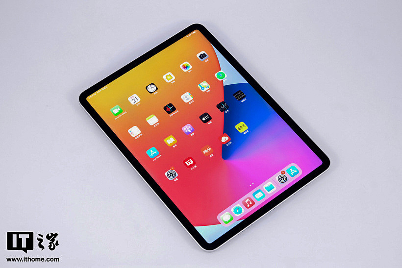 Mark Gurman：苹果准备通过 OLED 和妙控键盘改造 iPad Pro - 1